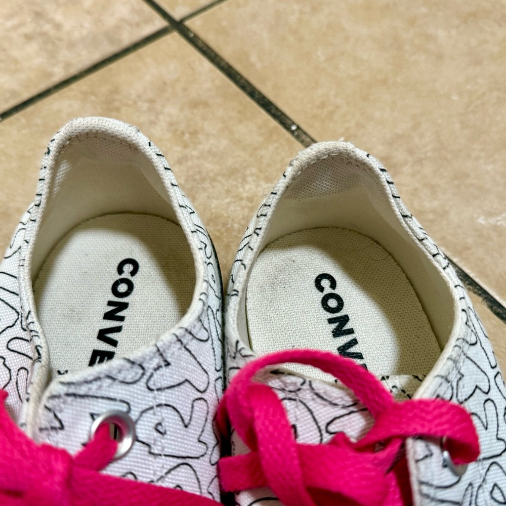 Converse Sneakers with Pink Laces and Graphic Design - Picture 5 of 7